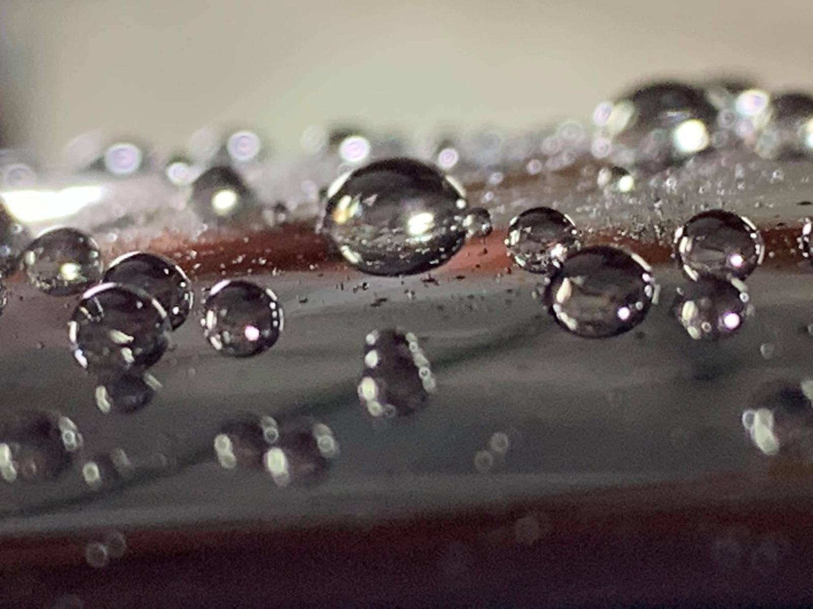 Water beads clustering on the panel edge
